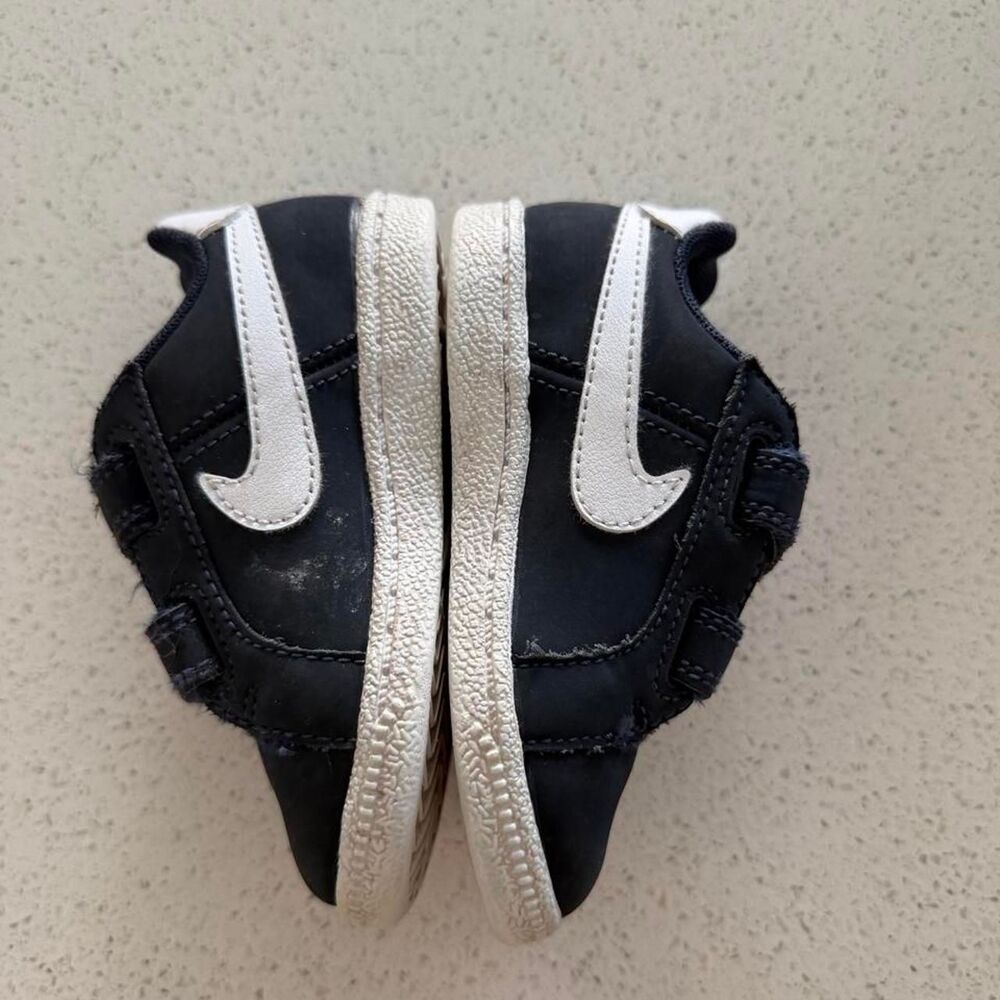 Nike Men's Black and Navy Trainers